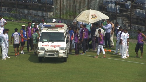 ম্যাচ চলাকালীন হঠাৎই মাটিতে পড়লেন রাব্বি