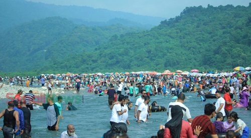 শীতের শুরুতেই দেশে বাড়ছে পর্যটকের ভিড় বাড়ছে সিলেটে