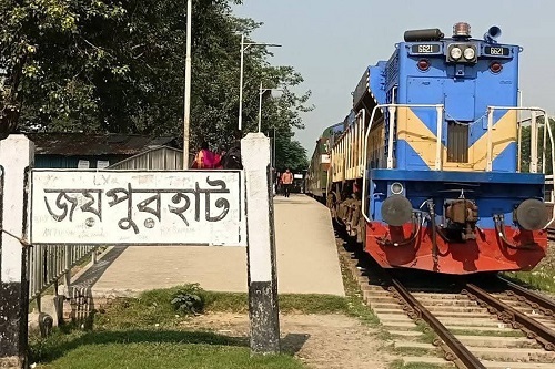 জয়পুরহাটে ট্রেনের ধাক্কায় অজ্ঞাত ব্যক্তি নিহত