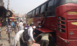 ভোট উপলক্ষে আজও বাড়িমুখো মানুষ, নেই ভোগান্তি