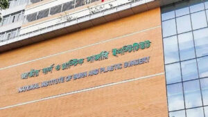 হাজারীবাগে গ্যাস লিকেজ থেকে বিস্ফোরণ, একই পরিবারের ৪ জন দগ্ধ