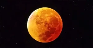 পূর্ণগ্রাস চন্দ্রগ্রহণ আজ, দেখা যাবে বাংলাদেশ থেকেও