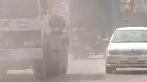 সাতসকালে বায়ুদূষণের কবলে ঢাকা