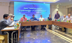 ‘২৫০০ টাকার মধ্যে স্মার্টফোন আনতে চায় সরকার’