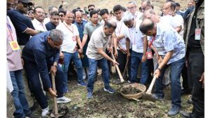 কোদাল হাতে মাটি কাটলেন প্রধানমন্ত্রী, যশোরে ‘জিয়া খাল’ পুনঃখনন শুরু