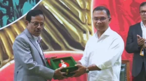 সংস্কৃতিতে কৃতিত্বপূর্ণ অবদানের জন্য স্বাধীনতা পুরস্কার পেলেন হানিফ সংকেত