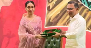 খালেদা জিয়ার পক্ষে স্বাধীনতা পুরস্কার গ্রহণ করলেন নাতনি জাইমা রহমান