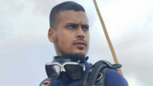 শীতলক্ষ্যায় নিখোঁজের ৮ ঘণ্টা পর রাষ্ট্রীয় পদকপ্রাপ্ত ডুবুরি সাদিকের মরদেহ উদ্ধার