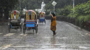 ছয় বিভাগে অতি ভারী বৃষ্টি, মঙ্গলবারও অব্যাহত থাকতে পারে বর্ষণ