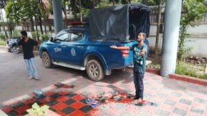 থানা প্রাঙ্গণে গায়ে কেরোসিন ঢেলে আগুন দেওয়ার চেষ্টা ৭ মামলার আসামির