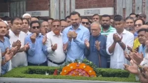 আরাফাত রহমান কোকোর জন্মদিনে বনানী কবরস্থানে শ্রদ্ধা নিবেদন