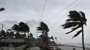 দুপুরের মধ্যে ঢাকাসহ সাত অঞ্চলে ঝড়ো হাওয়ার আশঙ্কা, নদীবন্দরে সতর্কতা