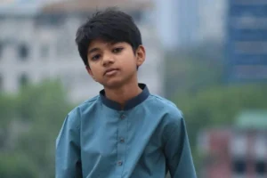 ‘একটা আইফোনের জন্য একটা অবুঝ বাচ্চাকে এভাবে মারতে পারে?’ কান্নাজড়িত কণ্ঠে এমপি মনিরুল