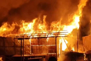 থানচির বলিপাড়া বাজারে অগ্নিকাণ্ড, পুড়ে ছাই ১২ দোকান