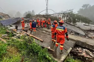 চীনে ভারী বৃষ্টি ও ভূমিধসে নিহত ১৬